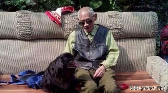 老态龙钟造句（用老态龙钟组一句话造句）